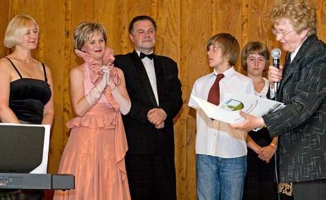 Koncert dla Matek. Wystąpili: Olbrich-Szafraniec (Sopran), Grażyna Griner (Akompaniament) oraz Pana Hubert Miśka (Tenor).